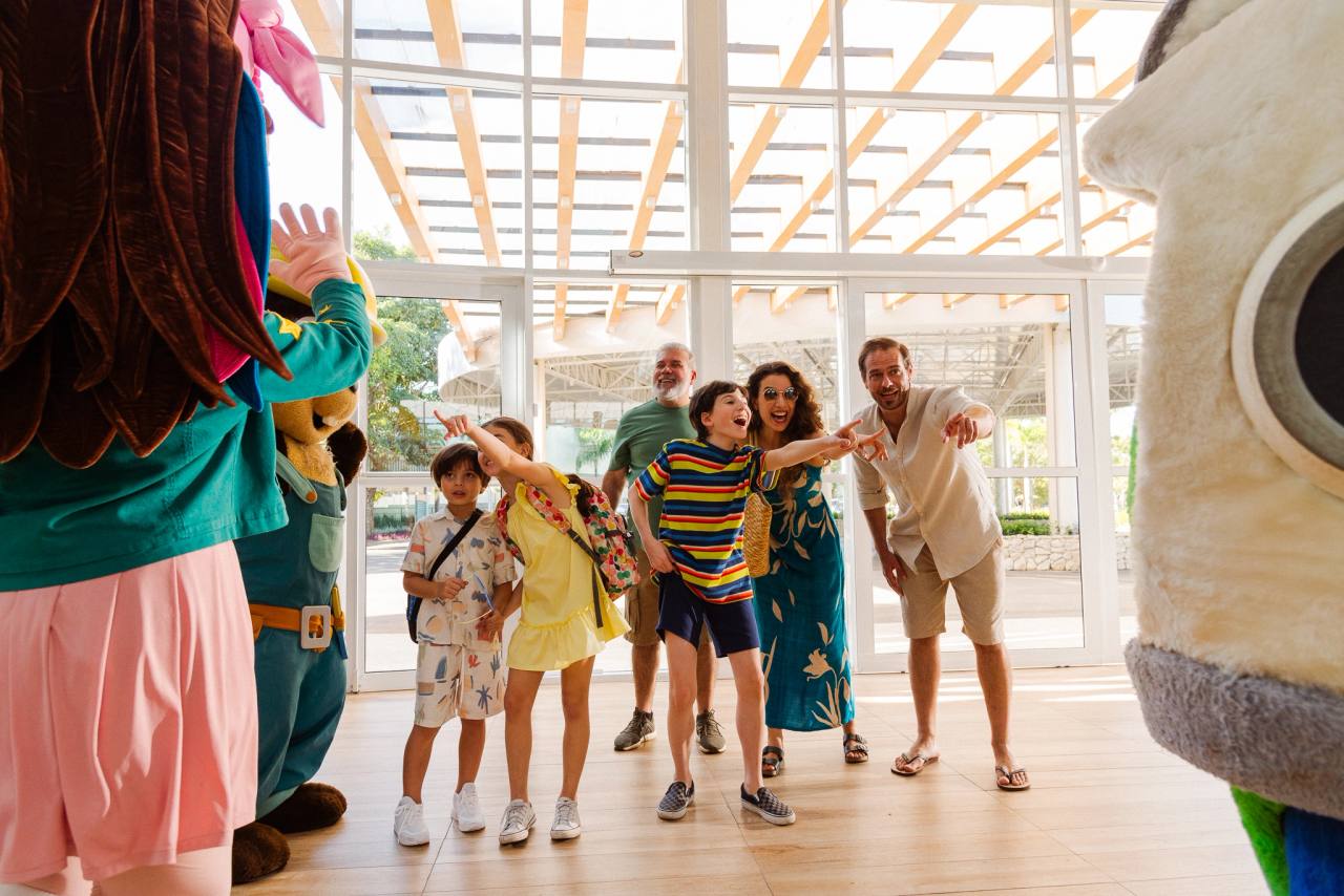 familia conhecendo os taualegres