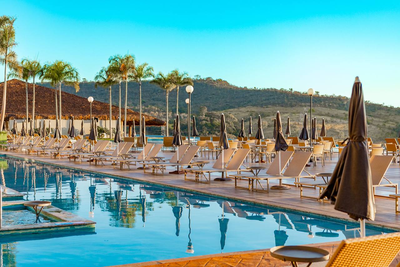 imagem da vista para as montanhas a partir da piscina do Tauá Alexânia